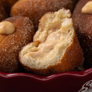 Karamell-Kissen mit Zimt-Pudding / gefüllte Hefekissen