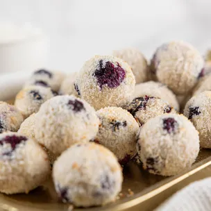 Blaubeer-Kokos-Bällchen mit Skyr / High Protein Balls aus dem Airfryer