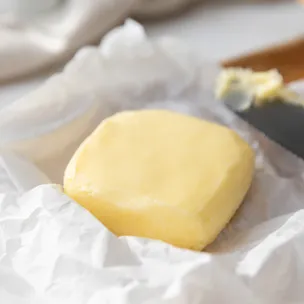 Butter selbstgemacht / aus Sahne