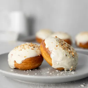 Berliner mit Kokosfüllung / Kokos-Krapfen