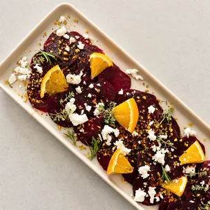 Rote Bete Carpaccio / mit Orange, Schafskäse und Pistazien
