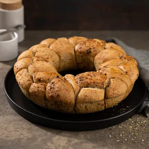 Frankfurter-Kranz-Brot / einfaches Zupfbrot mit Knoblauch-Kräuteröl