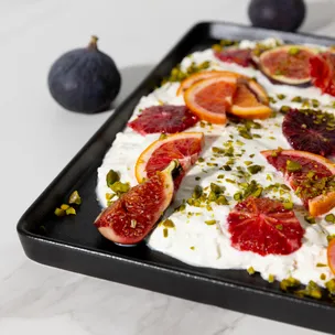 Whipped Feta Creme / mit Pistazien, Feigen und Blutorangen