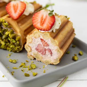 Erdbeer-Waffel-Rollen / schnelle Biskuitröllchen