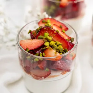 Erdbeer-Skyr-Glasdessert