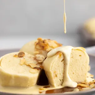 Germknödel mit Pflaumenkompott / aus dem Dampfgarer