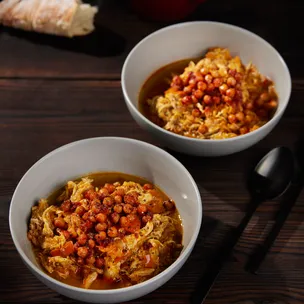 Pulled Chicken Eintopf / mit Kürbis und frischem Wurzelbrot