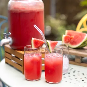 Wassermelonenlimonade / mit Melonen-Eiswürfeln