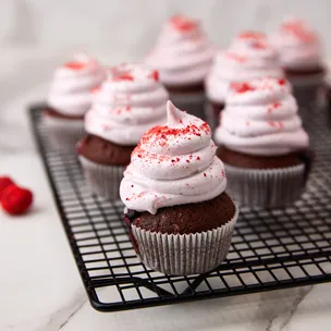 Blaubeer-Erdbeer-Cupcakes / Hi-Hat Cupcakes mit Marshmallow Fluff