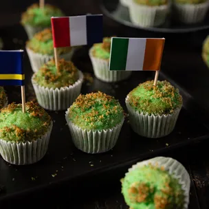Mini-Muffins mit Kokostopping / Fußballrasen-Muffins