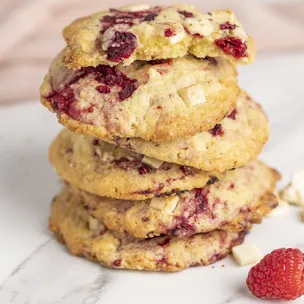 Himbeer Cookies mit weißer Schokolade