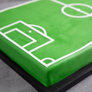 Battle of the Socials Fußballfeld / Mandel Waldfrucht Torte 1