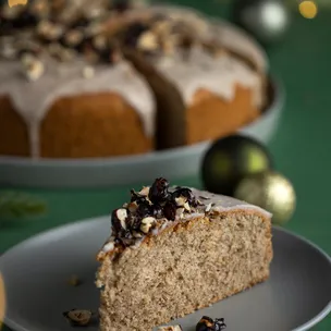 Zimtkuchen mit gebrannten Haselnüssen