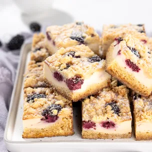 Brombeer Streuselkuchen mit Quarkfüllung