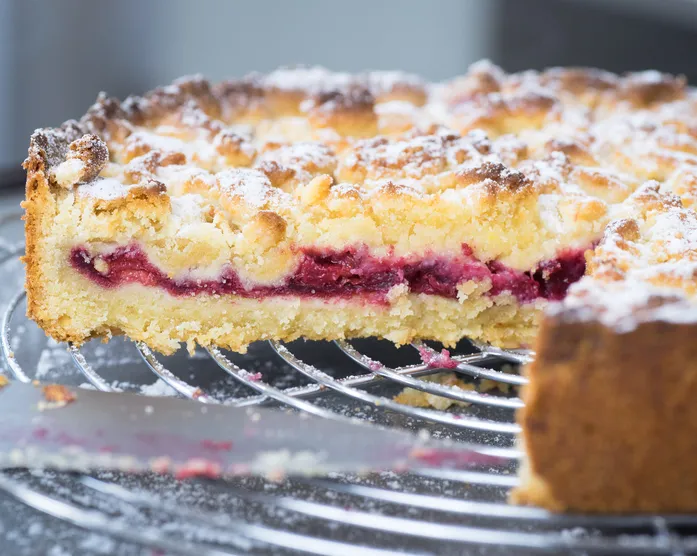 Kirschkuchen mit Marzipanstreuseln