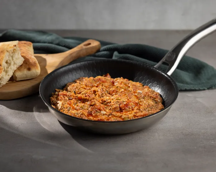 Menemen / türkisches Rührei mit Tomaten und Paprika