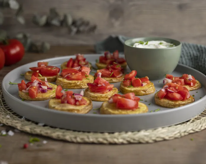 Bruschetta Kartoffeln / Ofenkartoffeln mit Topping und Dip