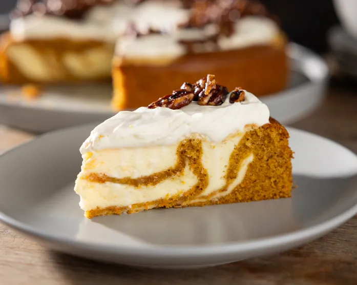 Carrotcake Cheesecake / mit karamellisierten Pekannüssen
