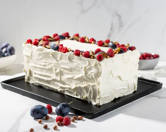 Haselnuss-Torte mit Zwetschgenröster / eckige Geburtstagstorte