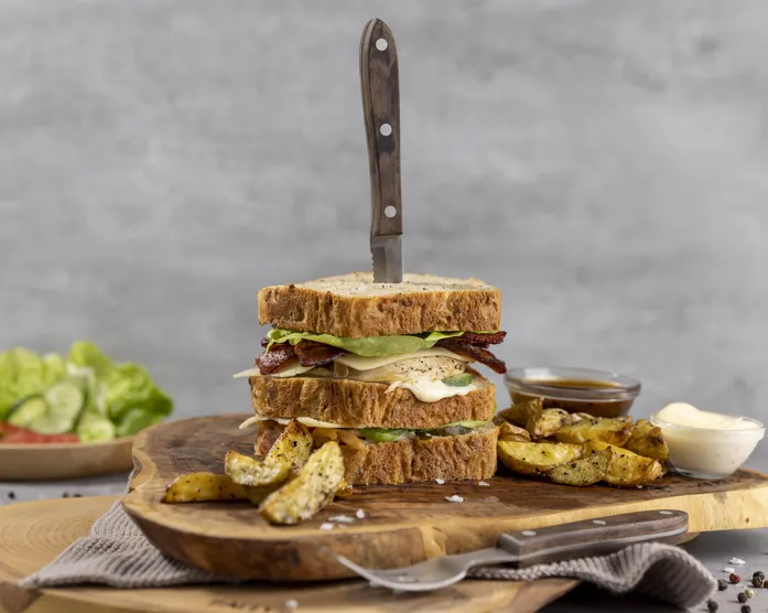 Club Sandwich mit Kartoffel Wedges / S‘Waghäusel Style