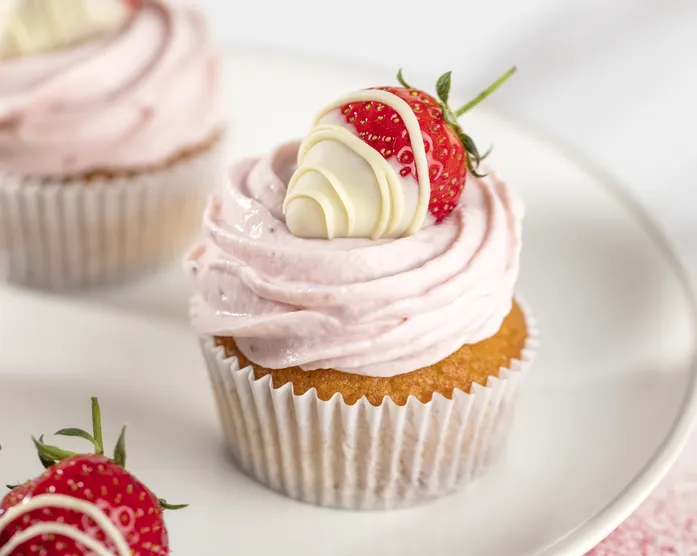 Erdbeer Cupcakes mit Schokoladen Erdbeere
