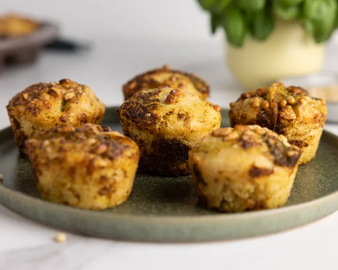 Focaccia-Pesto-Muffins / mit Basilikum und Parmesan