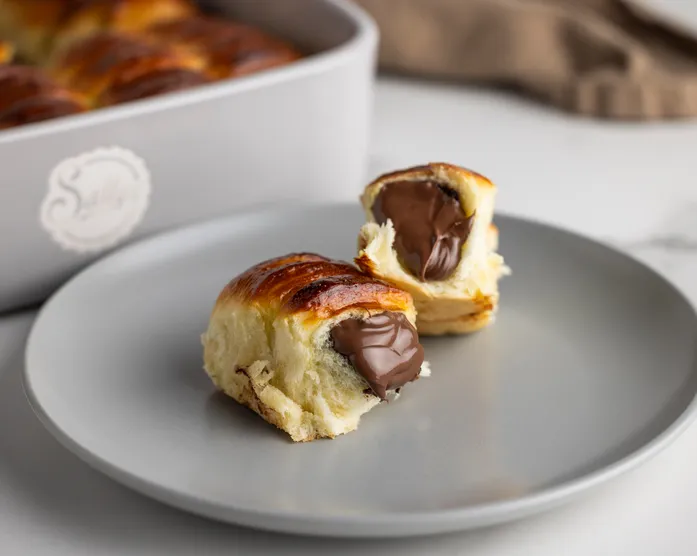 Brioche mit cremiger Haselnuss Füllung / Schoko Hefebrötchen