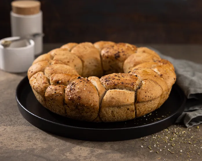 Frankfurter-Kranz-Brot / einfaches Zupfbrot mit Knoblauch-Kräuteröl