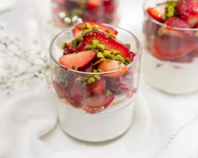 Erdbeer-Skyr-Glasdessert