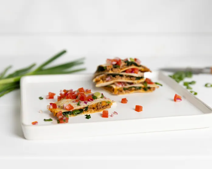 Quesadillas mit Spinat und Tomatensalsa