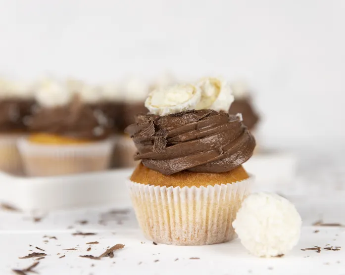 Schoko Raffaello Cupcakes / Kokosmuffins mit Schokoladencreme