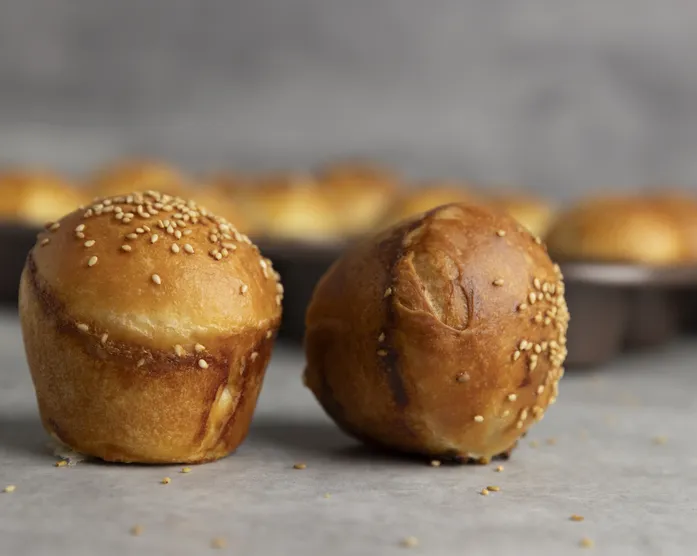 Poğaça mit Käsefüllung / türkische Brötchen aus der Muffinform