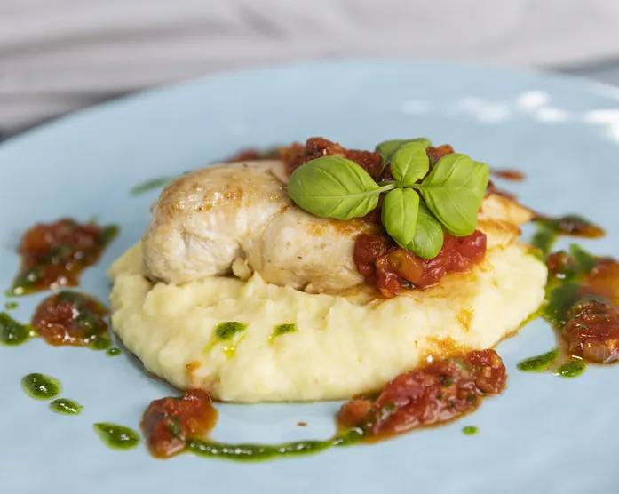 Hähnchen in Tomatensoße mit Kartoffelpüree