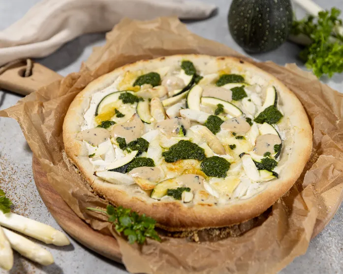 Pizza Bianca vom Grill / mit Spargel und Zucchini / White Pizza