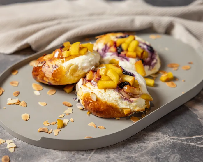 Apfel-Blaubeer-Brioche / gefülltes Hefegebäck