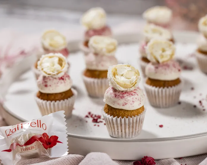 Mini Raffaello Cupcakes / Kokos Vanille Himbeer Muffins
