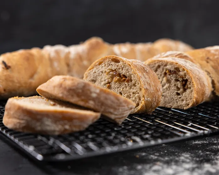 Dinkel-Wurzelbrote mit Röstzwiebeln / rustikales Zwiebelbrot