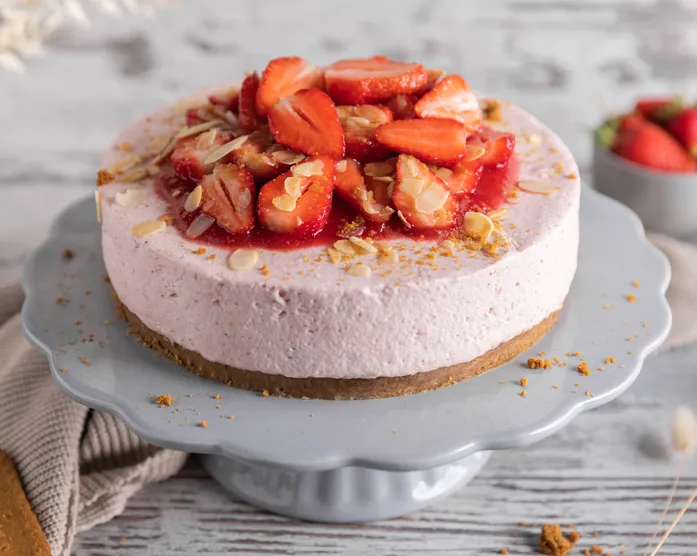 Schneller No Bake Erdbeer Cheesecake / Lotus Cake