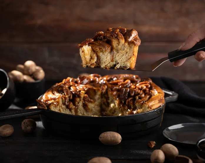XXL Cinnamon Pecan Roll / Zimtschnecke mit karamellisierten Pekannüssen