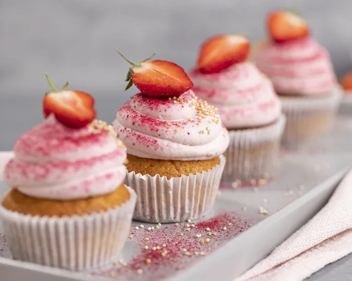 Erdbeer Cupcakes mit Fruchtfüllung