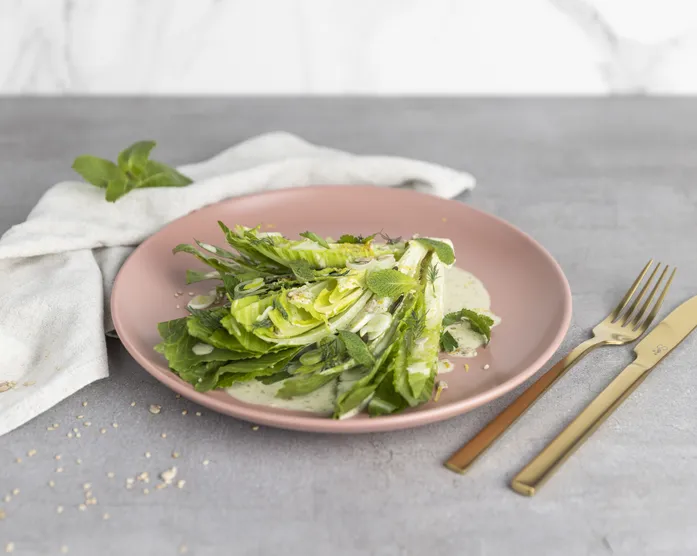 Romanasalat mit Tahin Dressing