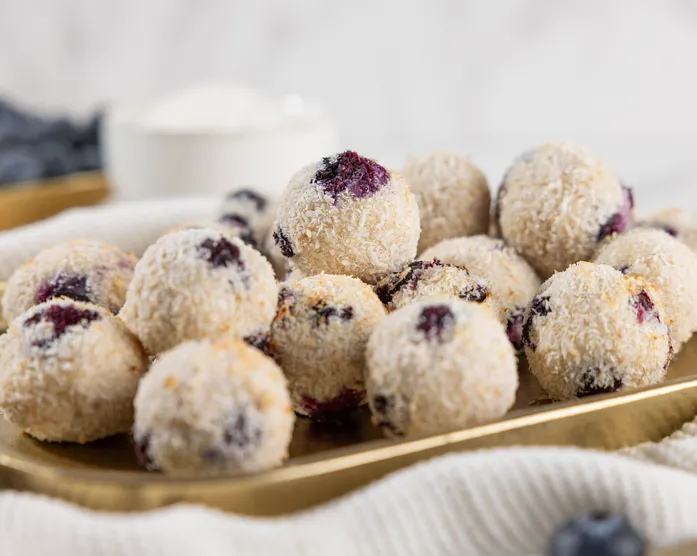 Blaubeer-Kokos-Bällchen mit Skyr / High Protein Balls aus dem Airfryer
