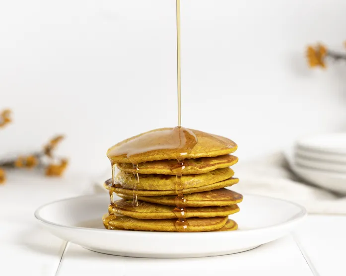 Bananen Pancakes mit goldener Milch / vegan