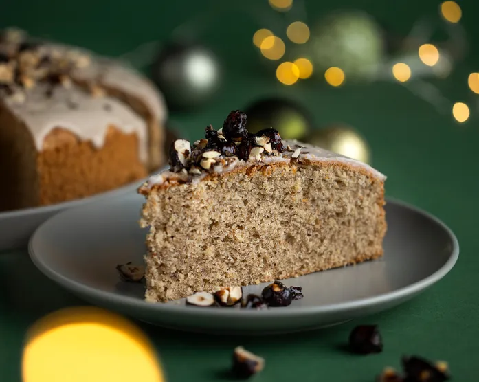 Zimtkuchen mit gebrannten Haselnüssen