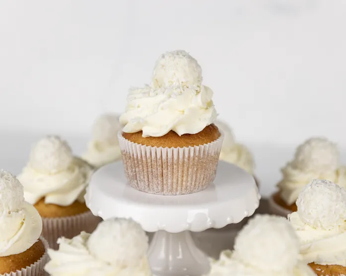 Raffaello Cupcakes / Kokosmuffins mit Aprikosenfüllung