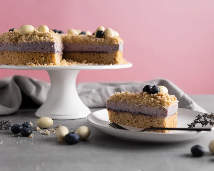 Ostertorte mit Heidelbeeren