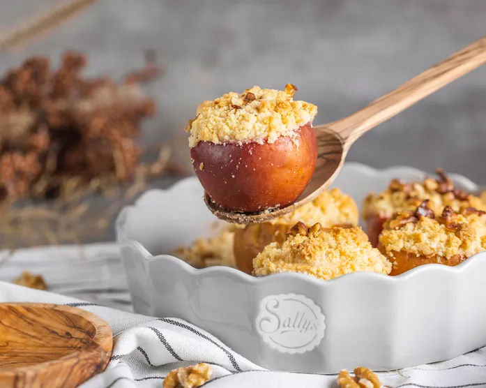 Bratapfel mit Cheesecake-Füllung / Apple Crumble im Apfel mit Käsekuchen