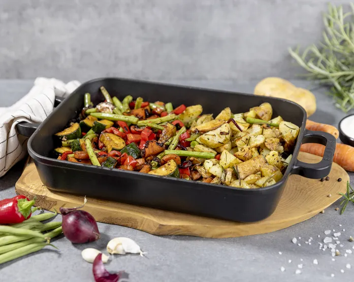 Gemüsepfanne mit Ofenkartoffeln