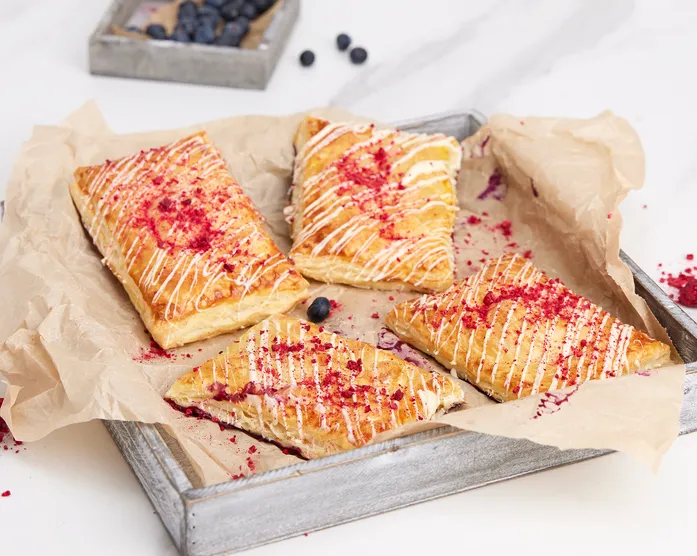 Käsekuchen Blätterteig Törtchen mit Erdbeeren & Blaubeeren / Blueberry & Strawberry Cheesecake Croissant Cakes