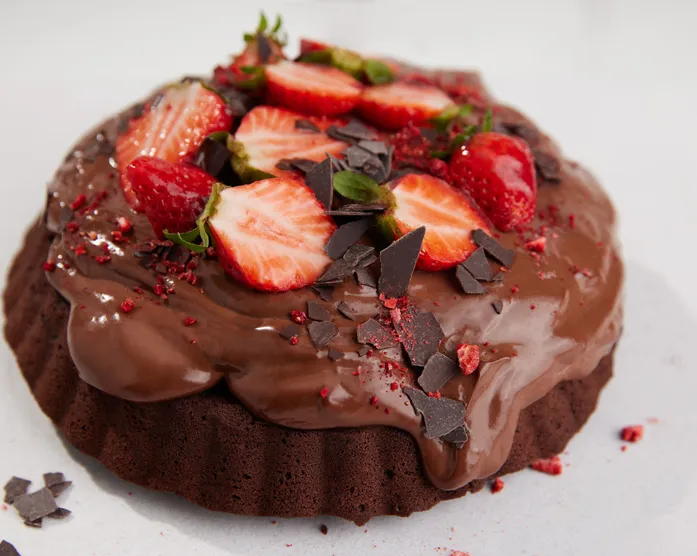 Schoko-Erdbeer-Obstkuchen / mit Schokopudding